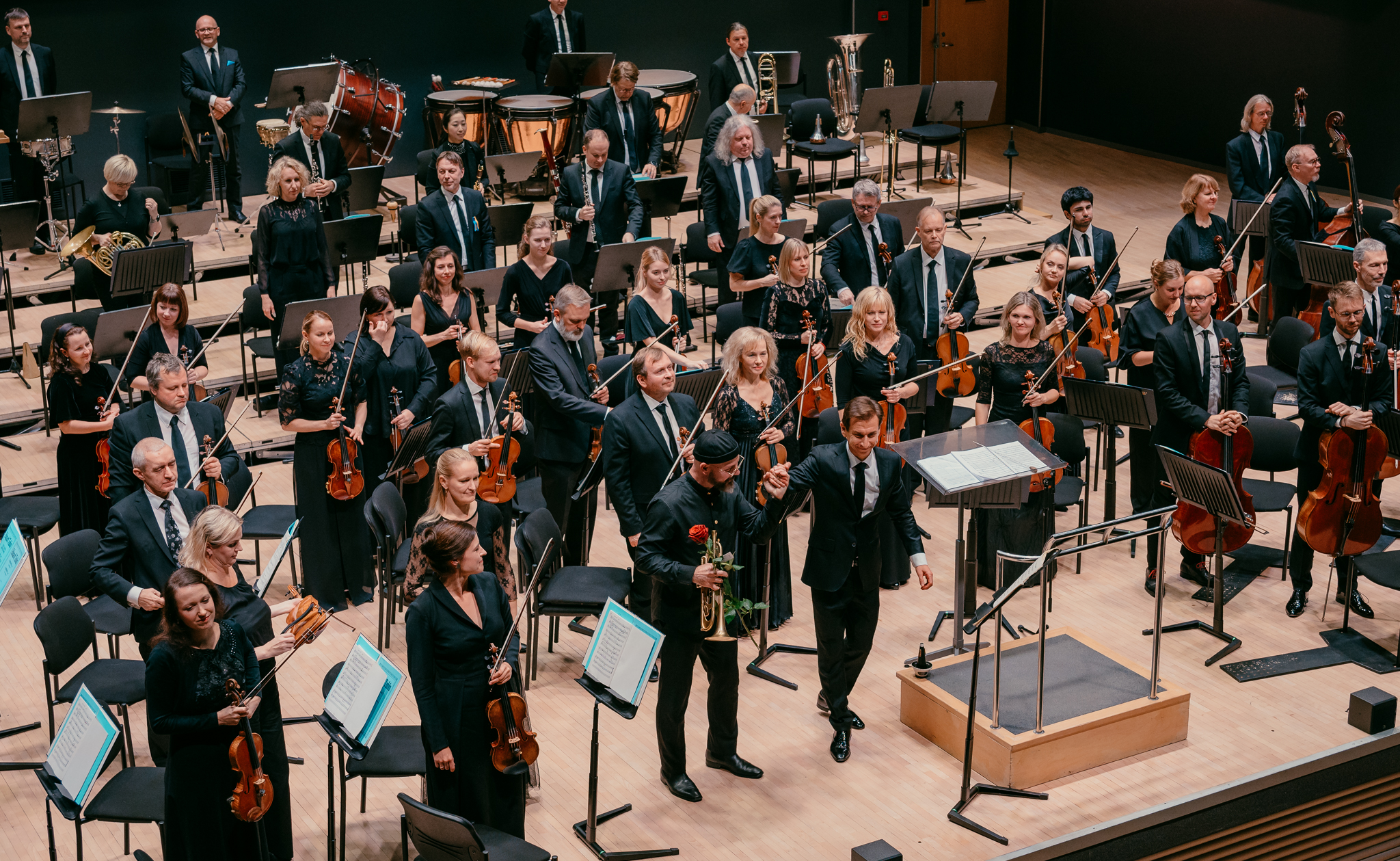 ERSO, trompetist Charlie Parker ja dirigent Mihhail Gerts Vanemuise kontserdimajas. FOTO EESTI KONTSERT
